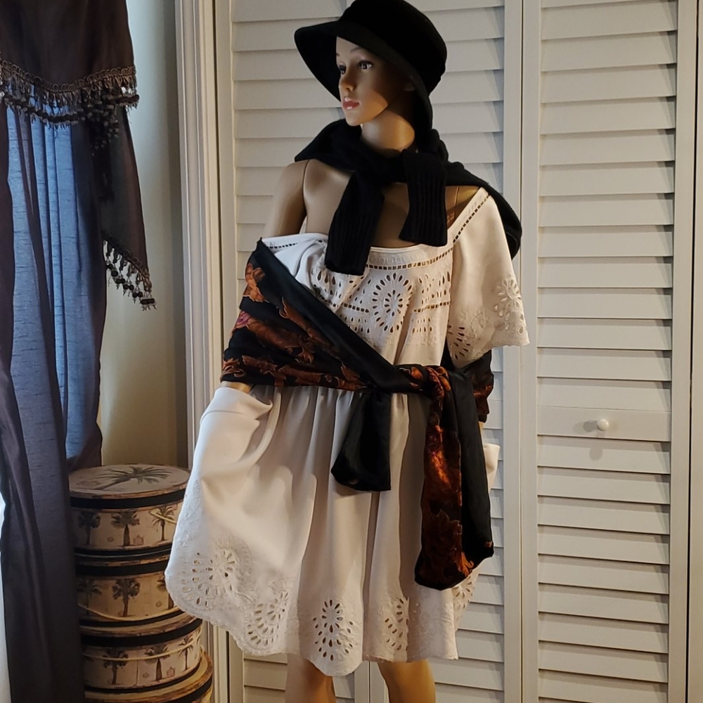 Eyelet--OUTFIT - Picture 8 of 9